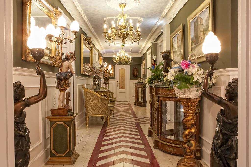 Hostal Boutique Puerta Del Sol Торрелавега Экстерьер фото
