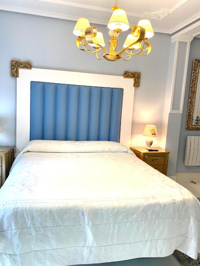 Hostal Boutique Puerta Del Sol Торрелавега Экстерьер фото