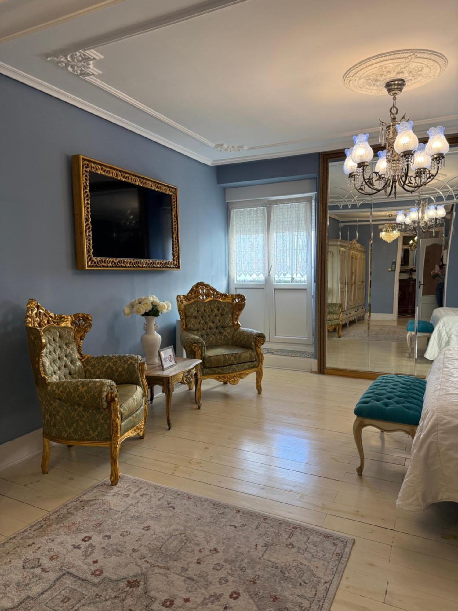 Hostal Boutique Puerta Del Sol Торрелавега Экстерьер фото