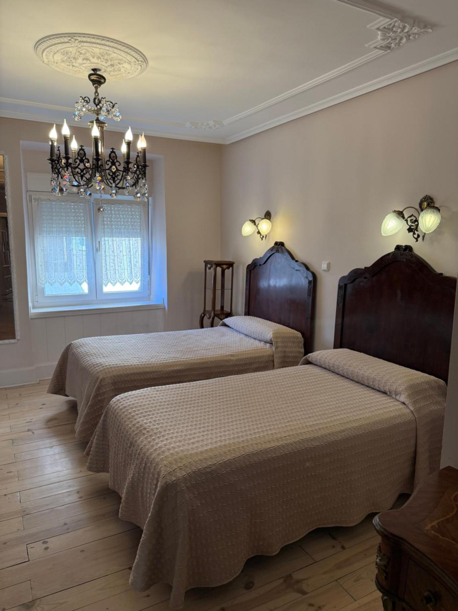 Hostal Boutique Puerta Del Sol Торрелавега Экстерьер фото
